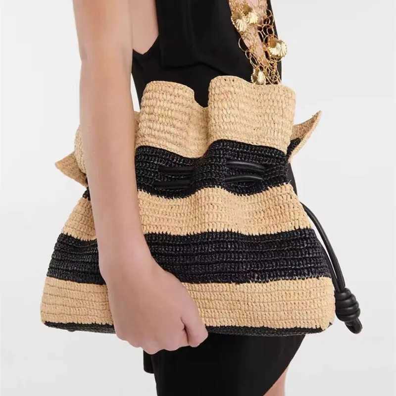 New Fashion Striped Woven Beach Bag Single-shoulder Tote Straw Bag Closed Women's Crossbody Bucket Bag