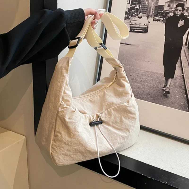 New Niche Design Nylon Shoulder Bag Fashionable Solid Color Pleated Crossbody Bag Casual Versatile Classroom Commuting SaddleBag Z250225