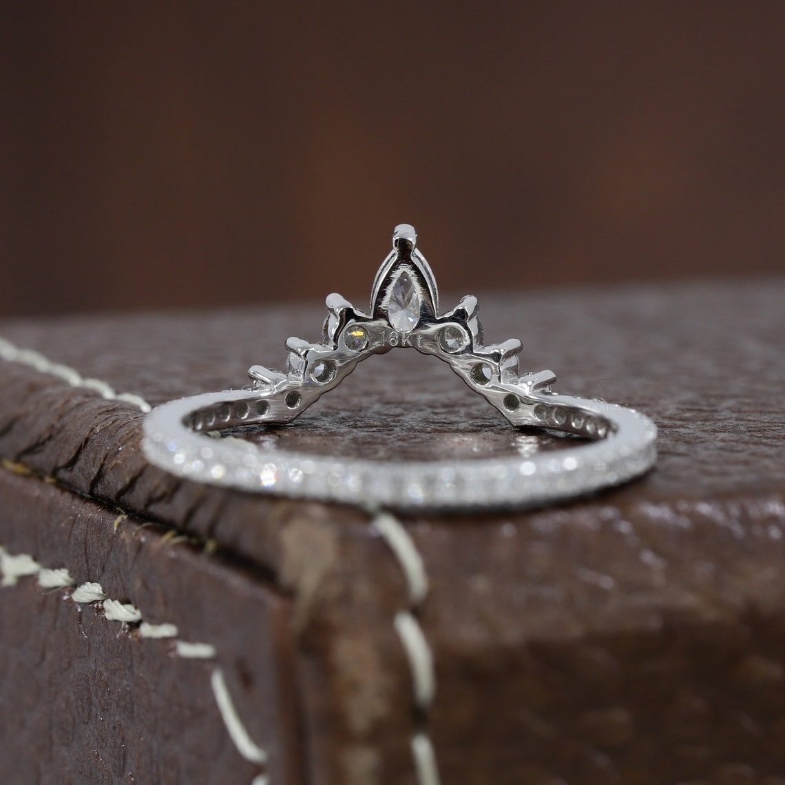 Elegant 18K White Gold Pear-Shaped Round Lab Diamond Ring for Women - Stackable Twisted Design