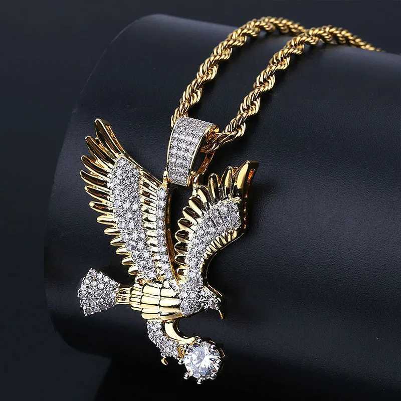 Sparkling Zircon Fly Pendant Necklace for Men Hip Hop Rock Party Jewelry X2502241