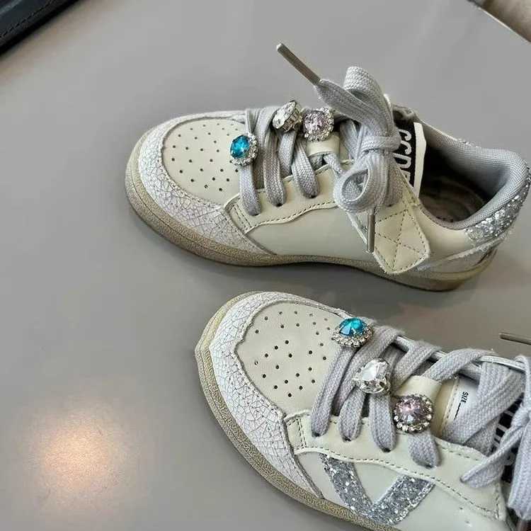 New childrens shoes for autumn 2024 boys with soft soles comfortable sports and leisure shoes girls with fashionable and bright diamond board shoes X2