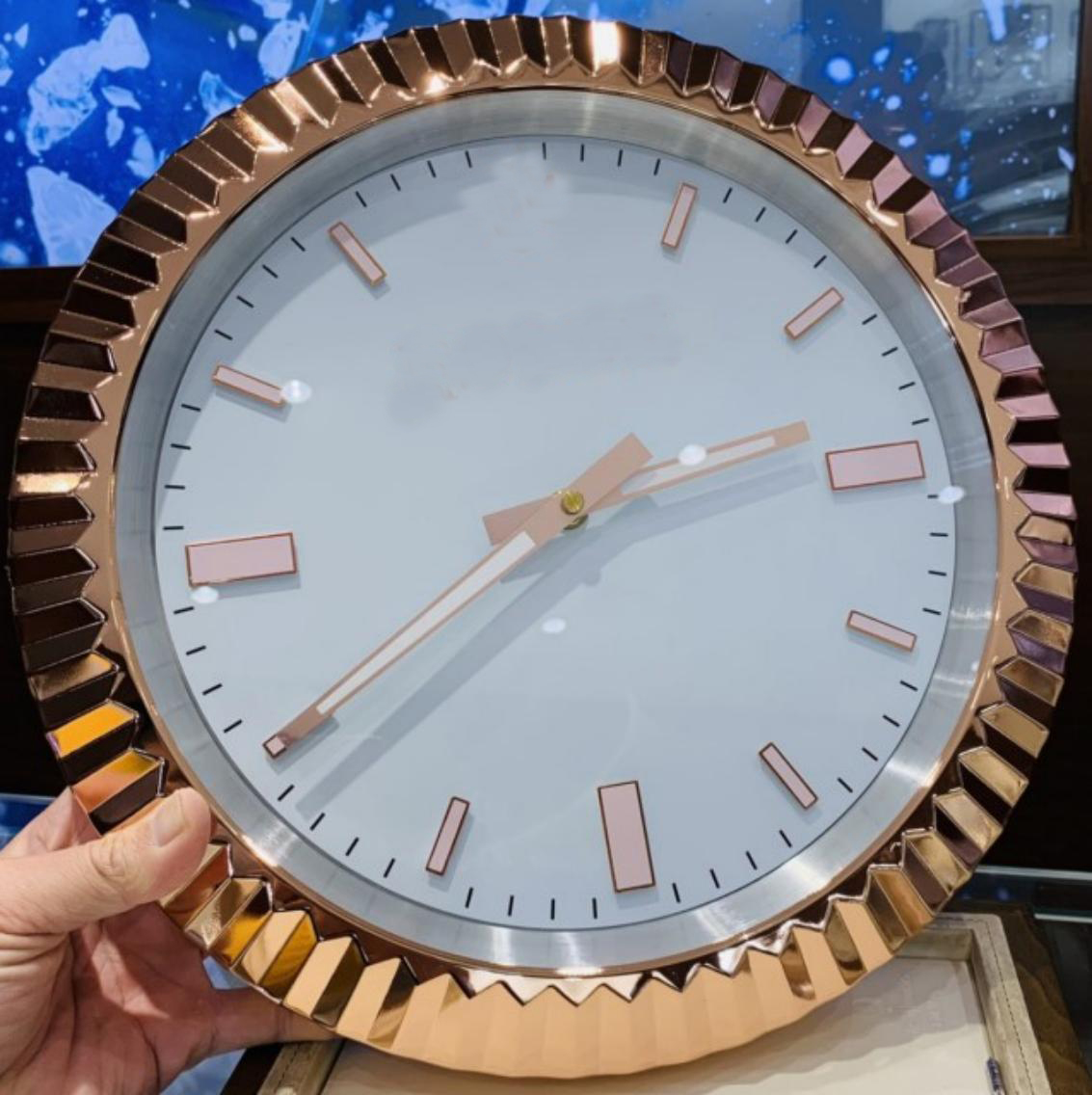 Metal Shape Clock Glowing Features with Silent nism Art Watch Clocks hd8898
