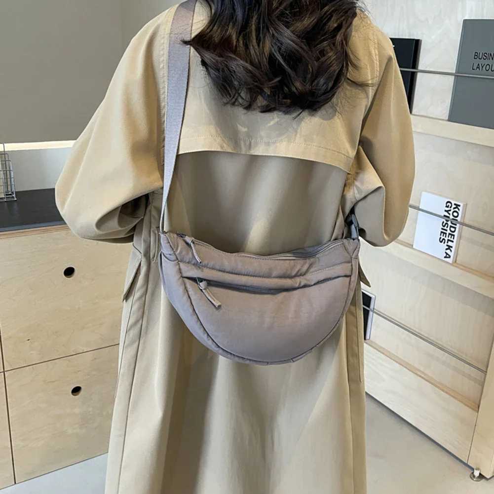 Japanese Trend Womens Dumpling Bag Solid Color Casual Crossbody Bag Commuter Simple Crescent Bags Large Capacity Ladies Satchel Z250225