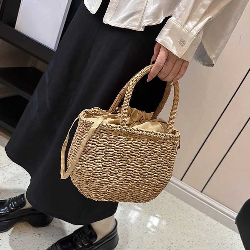 Women's Simple Design Handmade Bohemian Straw Handbag Summer Fashion Bucket Bag Tote Purse for Beach