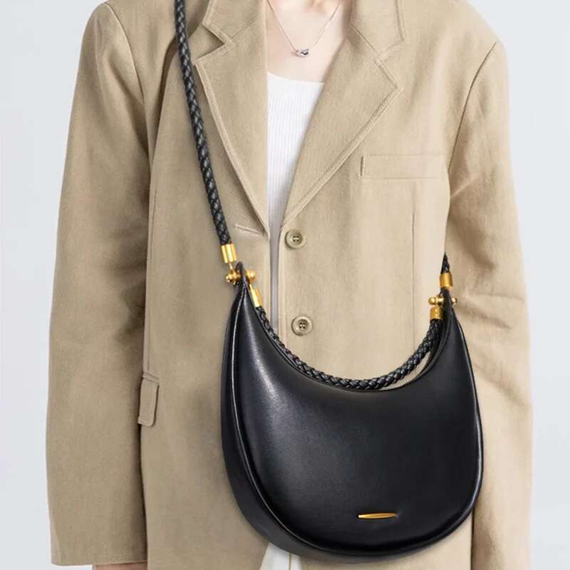 2025 New Designer Versatile Light Niche European And American Black Armpit Hand-Woven Crescent Bag