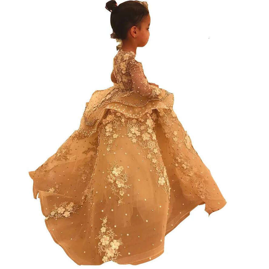 Gold Wer Girls Dresses For Wedding Long Sleeeves Tulle Lace Appliques Crystal Pearls Beads 3D Ral Wers Peplum Children Kids Party Communion Gowns