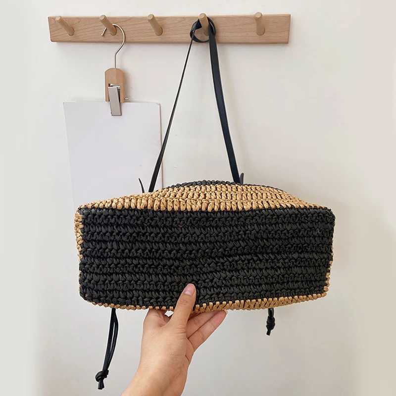 New Fashion Striped Woven Beach Bag Single-shoulder Tote Straw Bag Closed Women's Crossbody Bucket Bag
