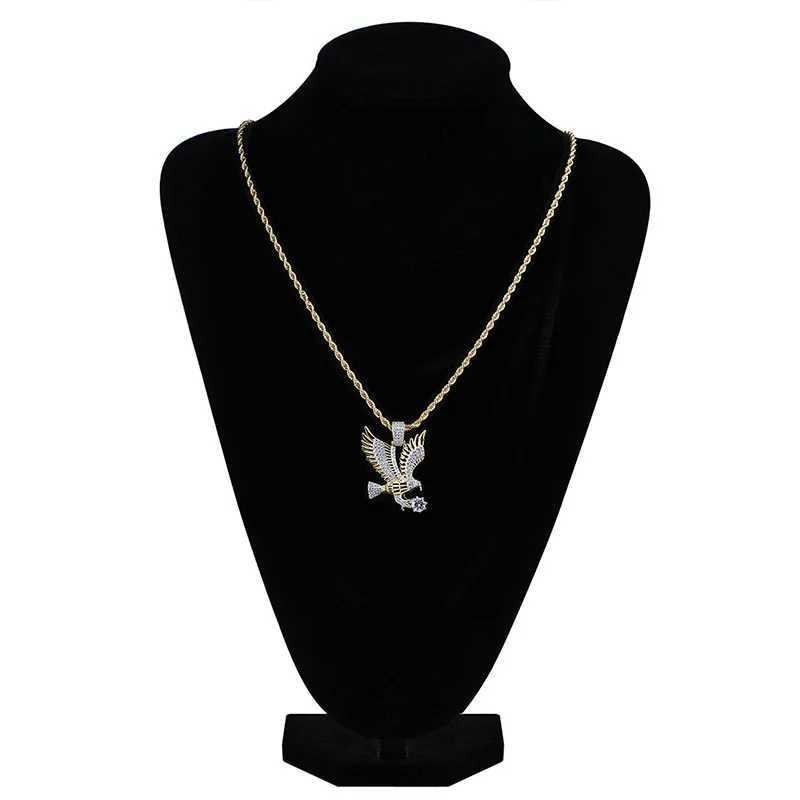 Sparkling Zircon Fly Pendant Necklace for Men Hip Hop Rock Party Jewelry X2502241