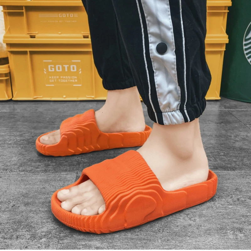 Soft Home Slippers Couple Summer Indoor Skid Proof Bathroom Slippers Sandals el Solid Color Men Women Flip Flops Flat Shoes250225