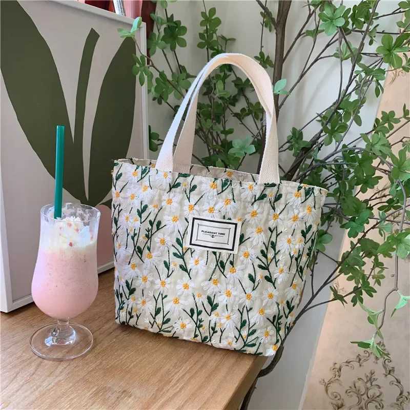 Sweet Embroidered Womens Bag 2023 New Daisy Flower Canvas Handbag Snack Storage Bento Bag Hand Carry Mommy Bag Z250224