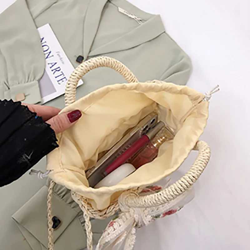 Casual Hollow Out Weaving Shoulder Bags For Women Small Square Scarf Decor Crossbody Bag Purse Female Fashion Handbag Clutch