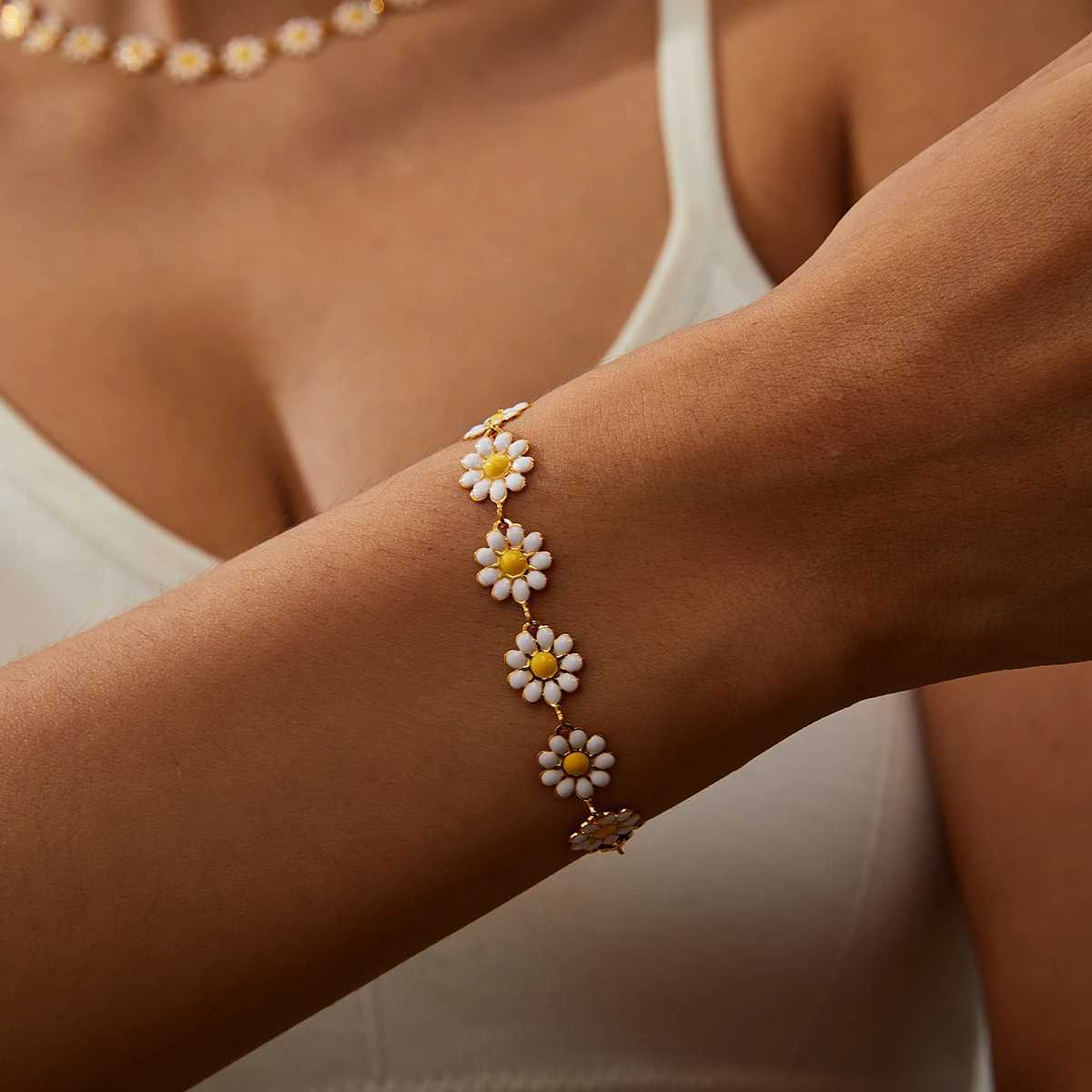 Fashion Sweet Flower Daisy Bracelet for Women Girl Y2K Accories Handmade Colorful Beads Bracelet Boho Summer Pulseras JewelryXJ250225