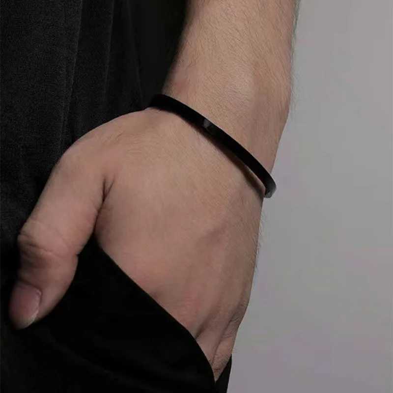 Brand New Classics Titanium Steel Smooth Couple Bracelet of The Same Style Girl High-grade Sense Brand Do Not Fade Bangles 2025XJ250225