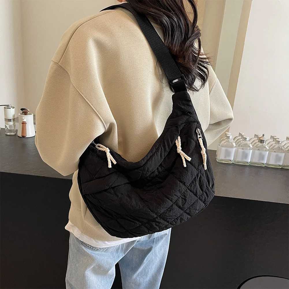 Fashion Quilted Shoulder Bag Stylish Dumpling Bag Multi-pockets Hobo Sling Bag Large Capacity Daily Messenger Bag for Men Women Z250225