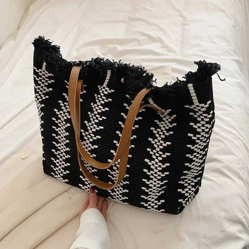 Casual Travel Stripe Design Shoulder Bag New Tassel Handbags Woven Canvas Bag Women's Large Capacity Tote Bag