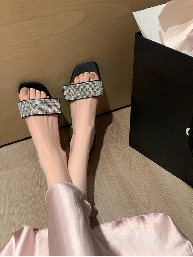 2025 summer new square head with diamond flip-flops women fashion everything flat sandals outdoor beach slippers