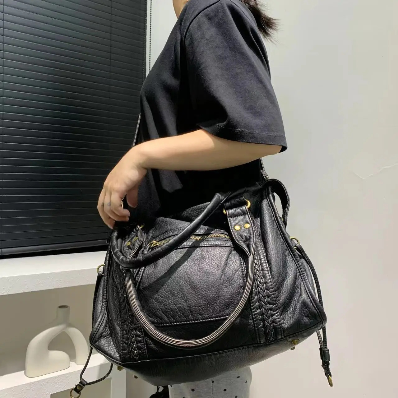 Womens Fashion Retro Washed Soft Leather Tote Bag Large Capacity Y2K Punk Multi-Pocket Shoulder Messenger Bag 250224