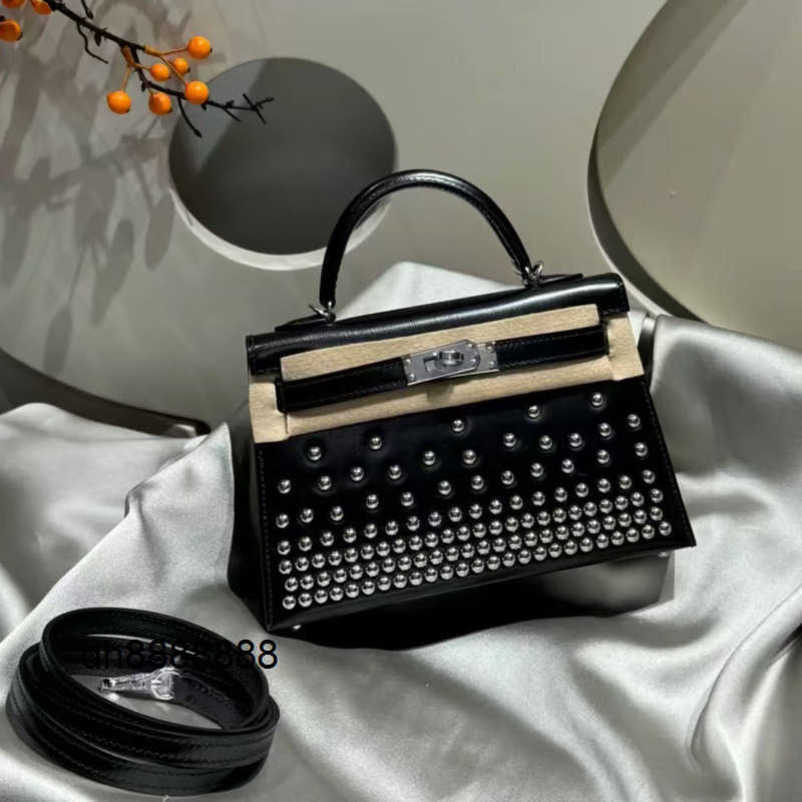 Designer Bag Womens Handbags Super Cool Ins European and American Fashion 2025 New Rivet Second Generation Bag Silver Buckle Crossbody Bag Single Shoulder Ba M5XT