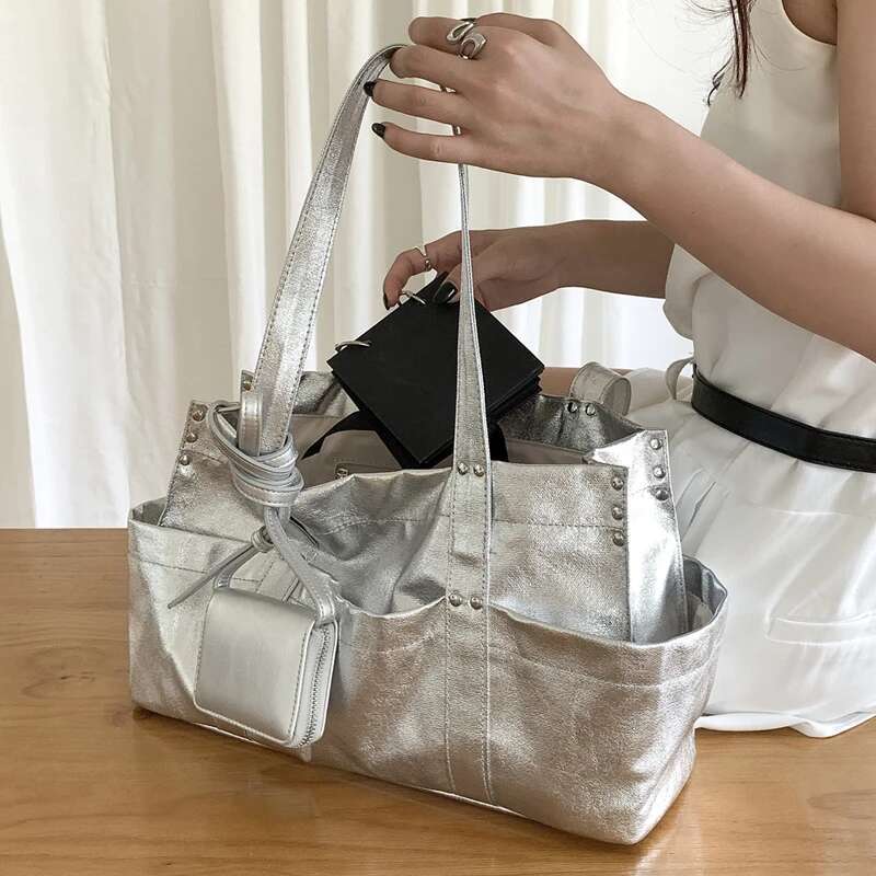Korean Casual Tote Bags For Women Designer Handbags Purses 2024 New In PU Oil Wax Leather Rivet Multiple Pockets Shoulder