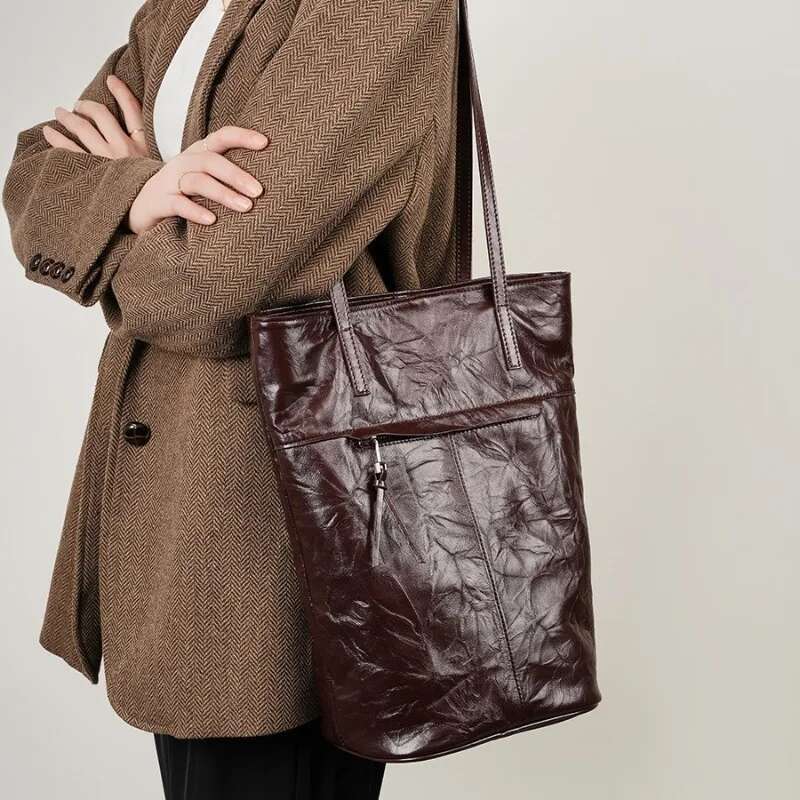 Bucket Bag, Large Capacity, Retro Commuting, Simple Literary And Artistic Hand-Scratched Shoulder Pleated Lazy Style Tote Bag