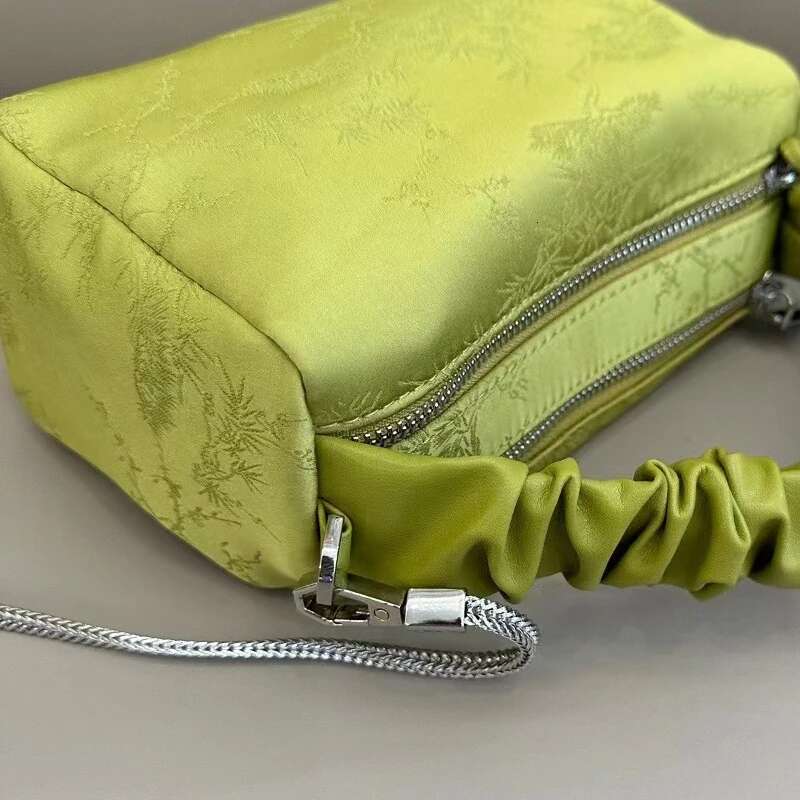 Chinese Style Bag For Women Designer Handbag Purse 2024 New In Satin Embroidered Wer Pleated Top Handle Chain Shoulder