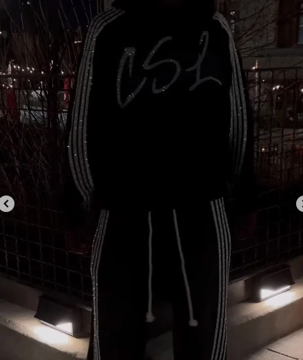 Streetwear Rhinestone Pullover Hoodie Men Women Harajuku Retro Stripes Graphic Print Black Sweatshirt Y2K Gothic Casual Clothing 250224