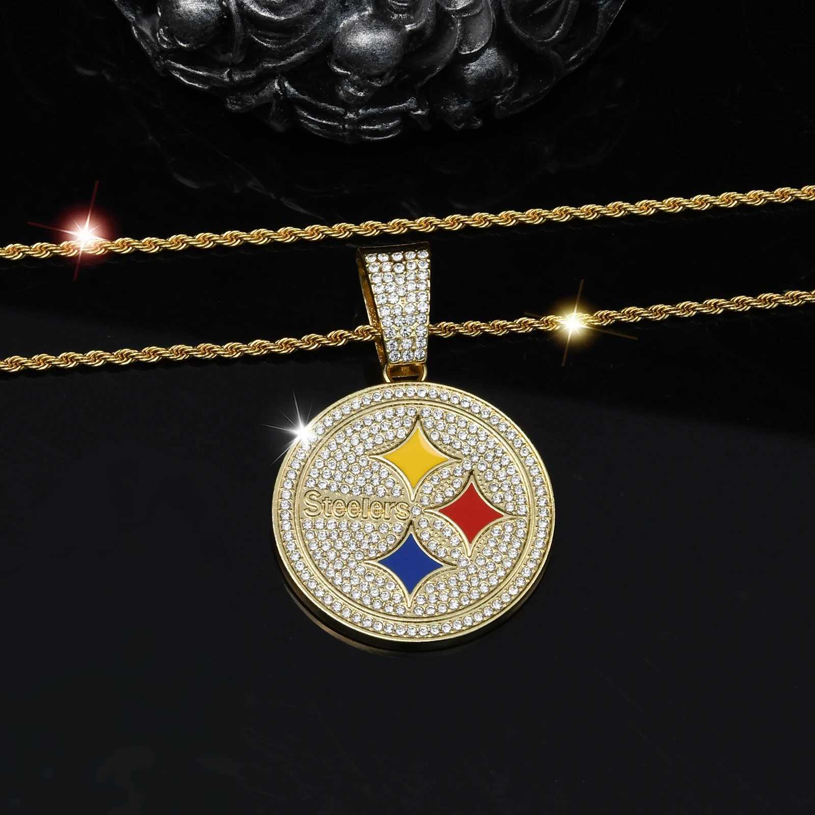 New Trendy Fashion Jewelry Rhinestone Sport Pitt Team Pendant with Twist Chain Stainless Steel Hot Selling Necklace X250224