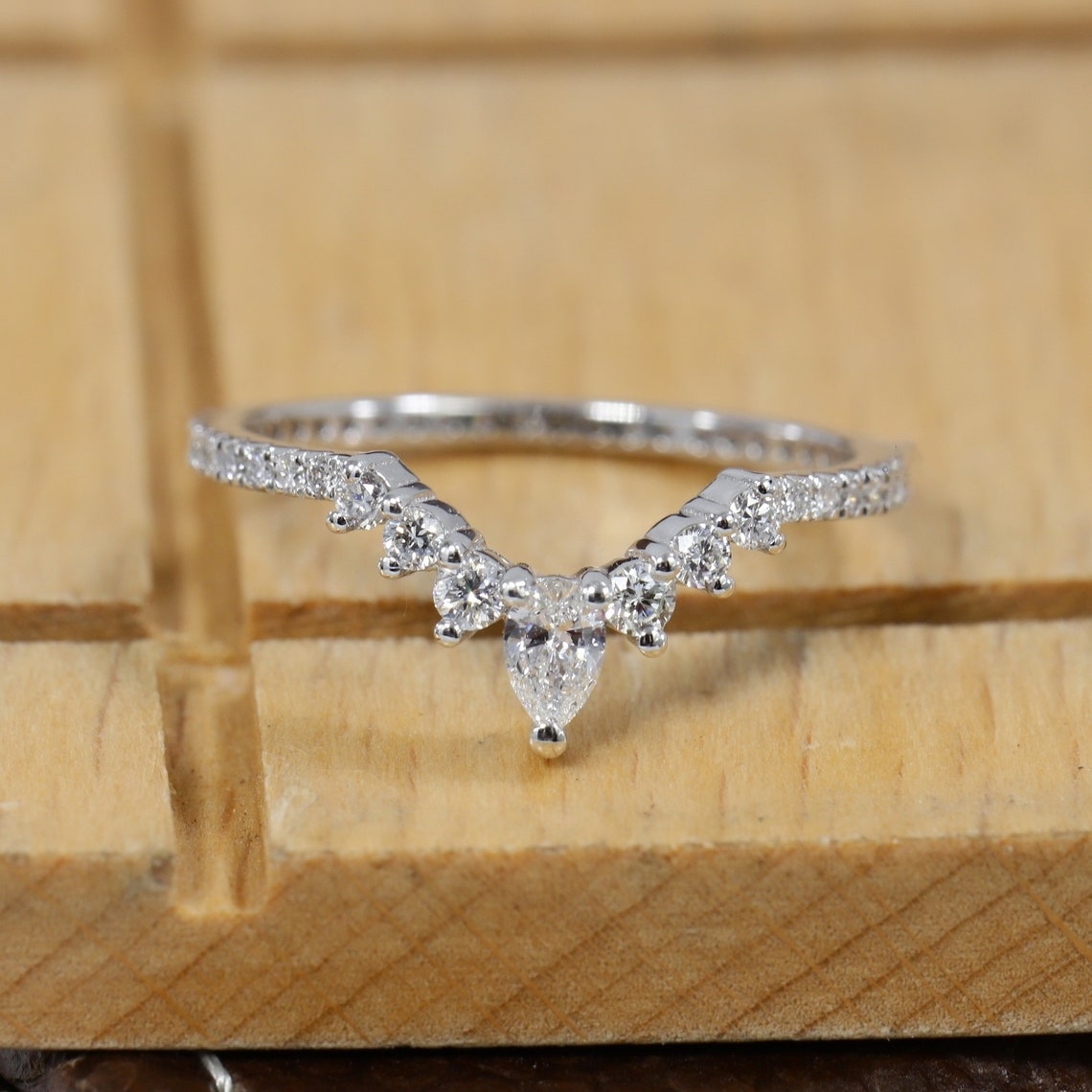 Elegant 18K White Gold Pear-Shaped Round Lab Diamond Ring for Women - Stackable Twisted Design