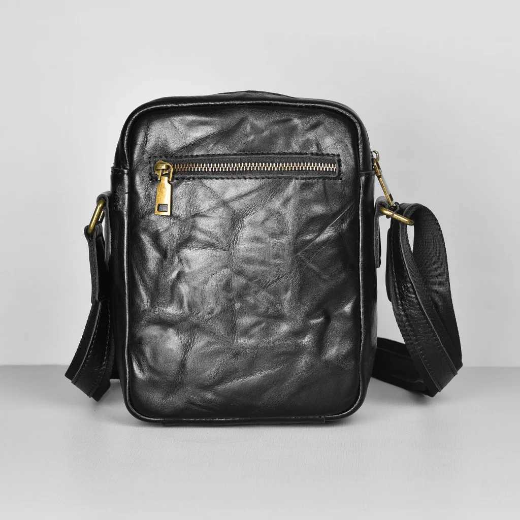 Mens Oil Leather Genuine Messenger Bag Portable Shoulder Pocket Small Backpack Crossbody Bag for Casual Use Men Bags New Z250225