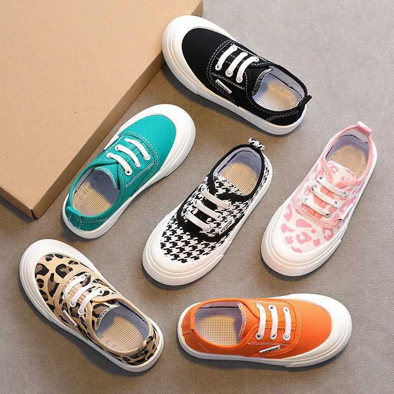 Childrens sports canvas shoes boys casual shoes girls soft sole one leg fabric student fashionable single shoe apartment X250409
