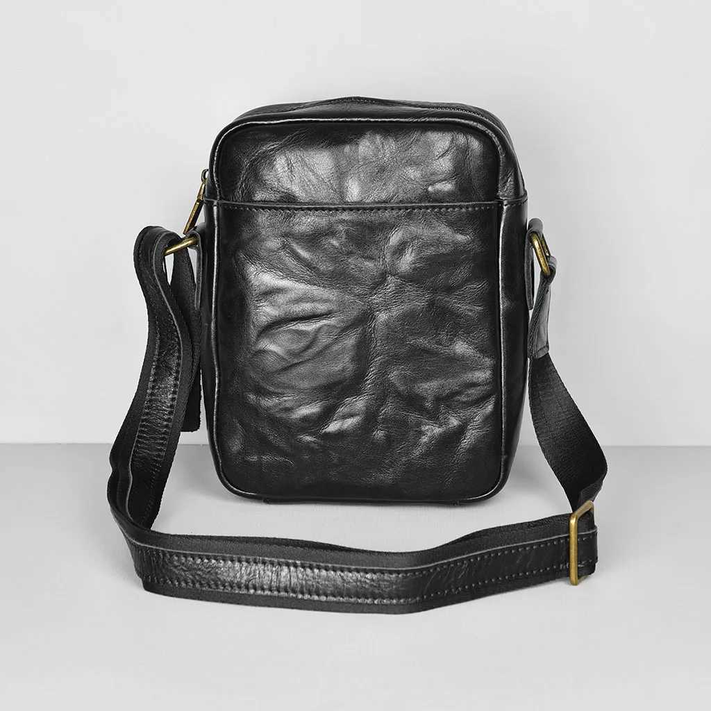 Mens Oil Leather Genuine Messenger Bag Portable Shoulder Pocket Small Backpack Crossbody Bag for Casual Use Men Bags New Z250225