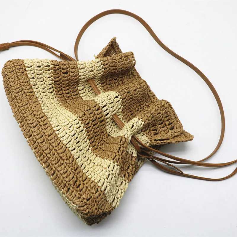 New Fashion Striped Woven Beach Bag Single-shoulder Tote Straw Bag Closed Women's Crossbody Bucket Bag