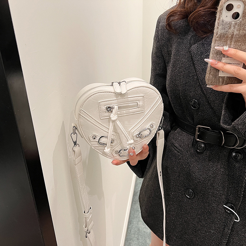 Bags Personalized Love Small 2025 New Korean Edition Fashion Rivet Trend Ins Internet Celebrity Women's Crossbody Bag