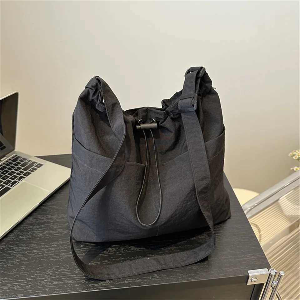 New niche design nylon shoulder bag fashionable solid color pleated cross body bag casual version student review saddle bag Z250225