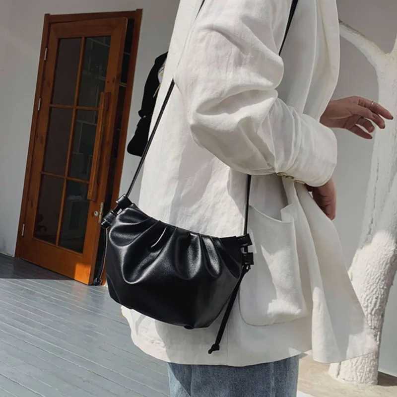 Womens Premium Shoulder Bag New Fashion Niche Design Messenger Bag Female Wild Western Style Female Pleated Bag Mini Cloud Bag Z250225