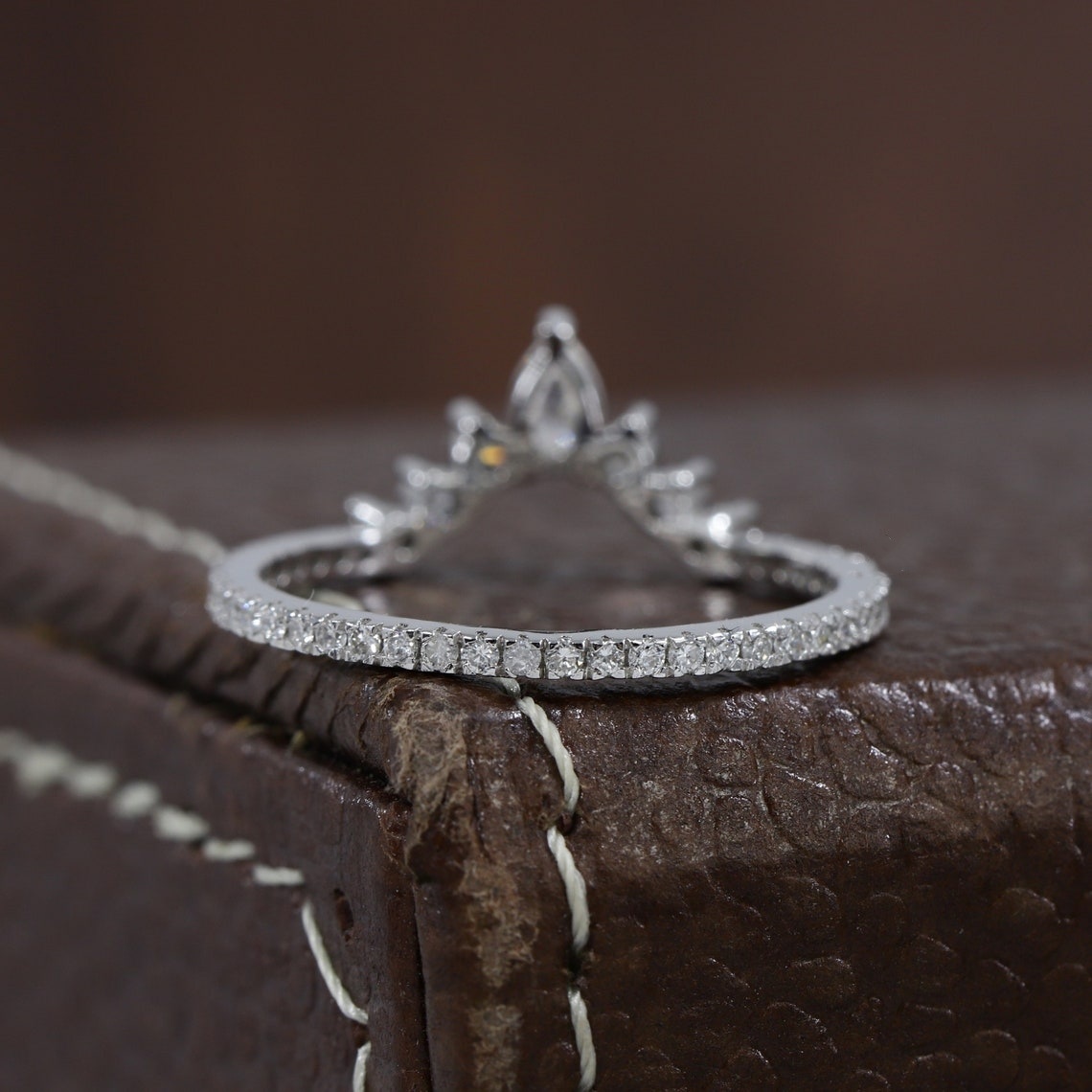 Elegant 18K White Gold Pear-Shaped Round Lab Diamond Ring for Women - Stackable Twisted Design