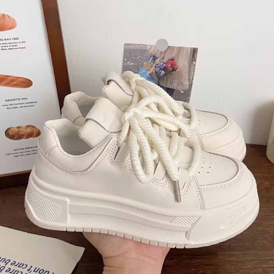 Small white shoes female 2025s spring new thick sole increased Sneaker Match with skirt explosion sports casual board shoes