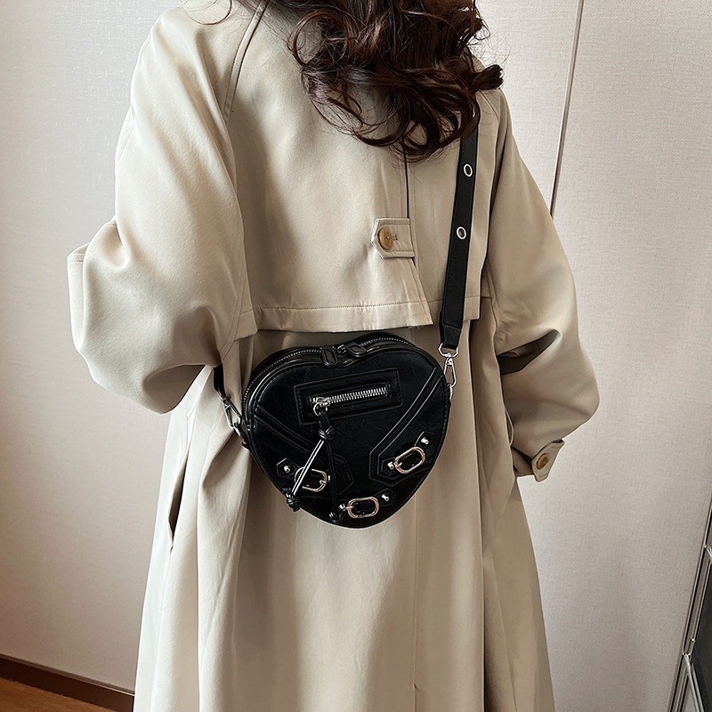 Bags Personalized Love Small 2025 New Korean Edition Fashion Rivet Trend Ins Internet Celebrity Women's Crossbody Bag