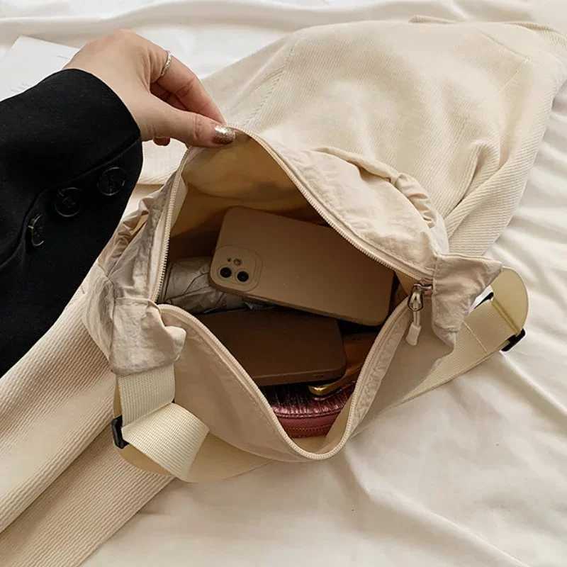 New Niche Design Nylon Shoulder Bag Fashionable Solid Color Pleated Crossbody Bag Casual Versatile Classroom Commuting SaddleBag Z250225