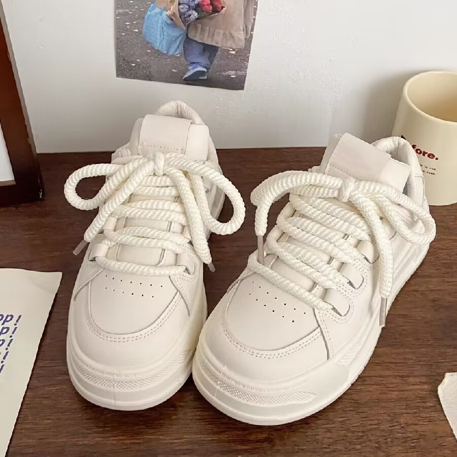 Small white shoes female 2025s spring new thick sole increased Sneaker Match with skirt explosion sports casual board shoes