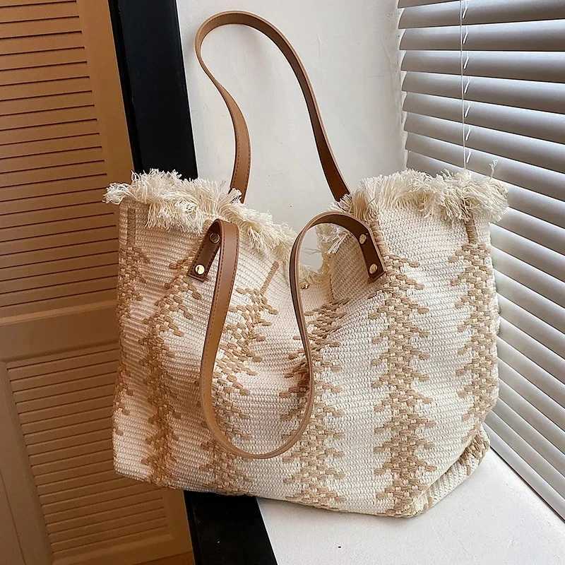 Casual Travel Stripe Design Shoulder Bag New Tassel Handbags Woven Canvas Bag Women's Large Capacity Tote Bag