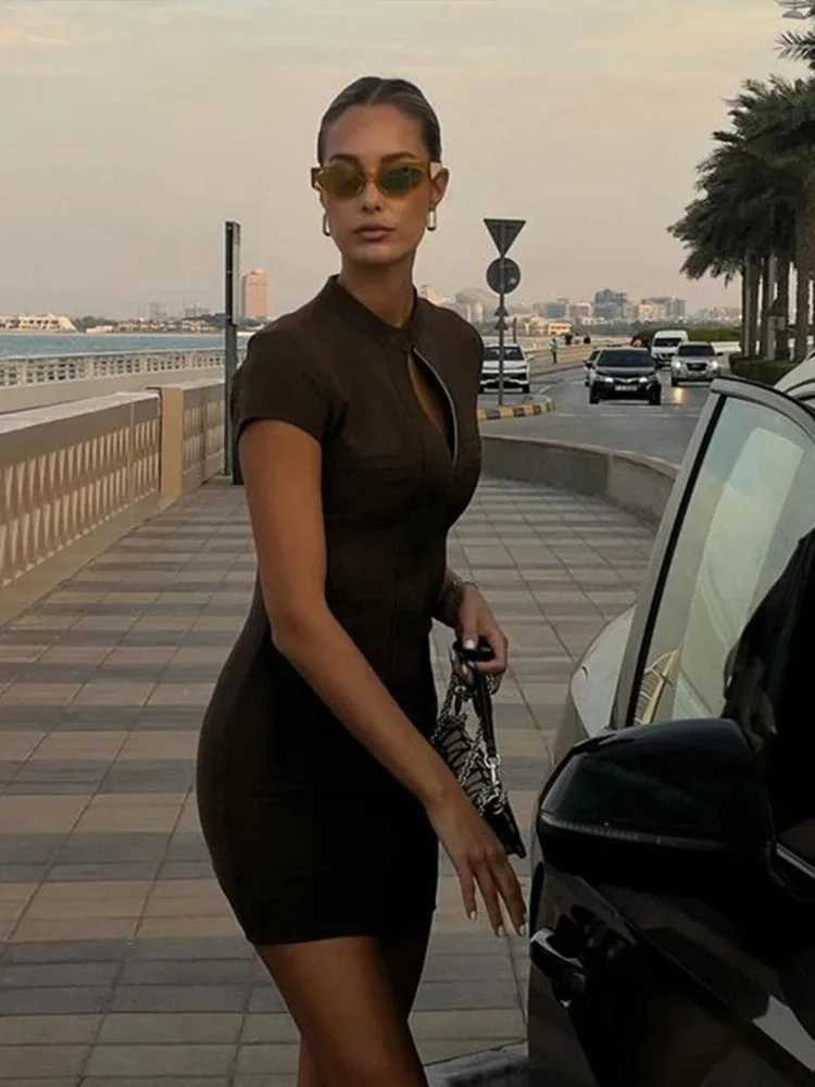 TRZA Women Fashion He Slim Hip Dress Short Sve Zip Solid Color Patch Pocket Hollow Mini Dress with Stand-up CollarXJ250224