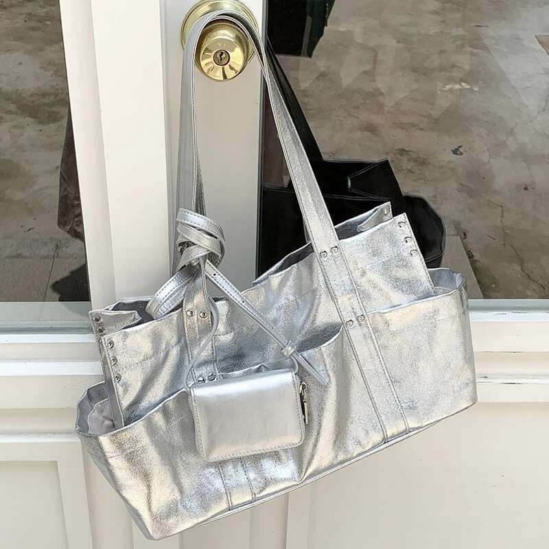 Korean Casual Tote Bags For Women Designer Handbags Purses 2024 New In PU Oil Wax Leather Rivet Multiple Pockets Shoulder