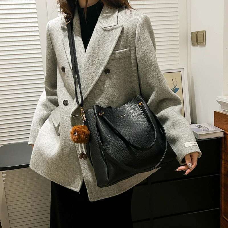 Brand Women's Big Shoulder Crossbody High Quality Leather Messenger Handbag Travel Tote Bag for Female Purse