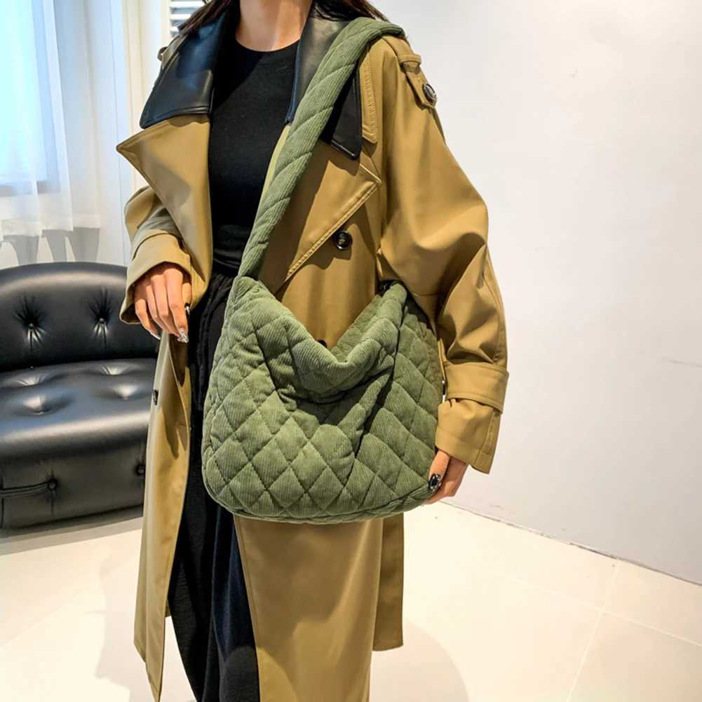 Womens Underarm Bag Stylish Corduroy Quilted Shoulder Bag Trendy Bag Fashion Work Tote Classic Purse Solid Color Handbag Z250225