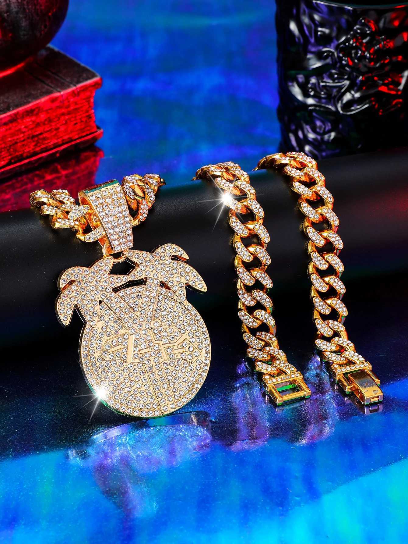 Summer Fashionable Zinc Alloy Round Shaped cocoanut tree Pendant NecklaceSuitable For Mens Daily Use Festive Jewelry X250224