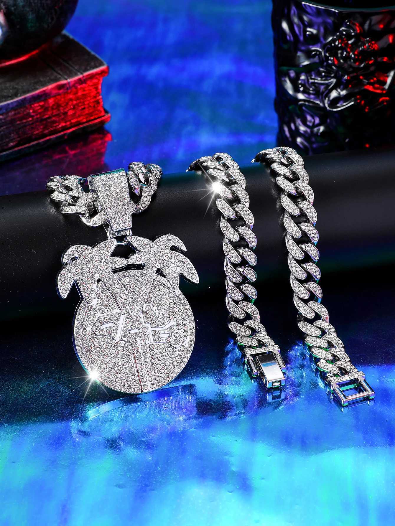 Summer Fashionable Zinc Alloy Round Shaped cocoanut tree Pendant NecklaceSuitable For Mens Daily Use Festive Jewelry X250224