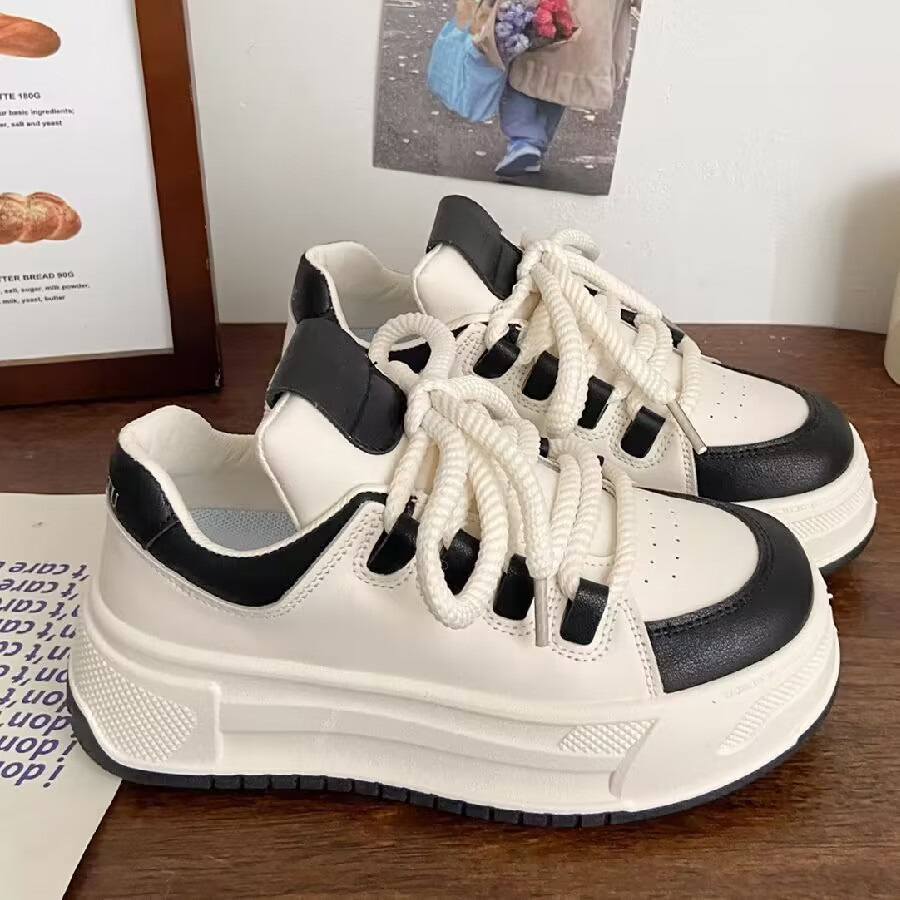 Small white shoes female 2025s spring new thick sole increased Sneaker Match with skirt explosion sports casual board shoes