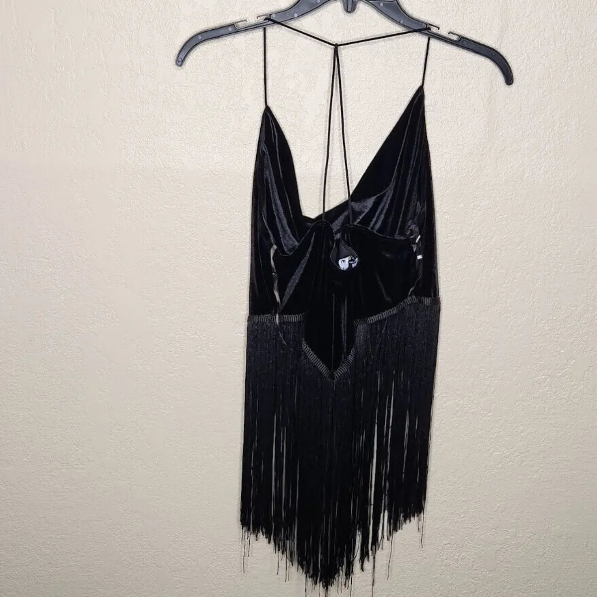 Us-Tank Top Womens XL Black Polyester Velvet Fringe Hem Spaghetti Strap 250224