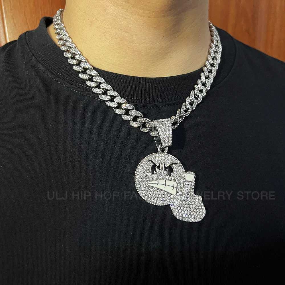 J Middle Finger Up Pendant Creative Punk Alloy AAA Reinstones Cuban Chain d Out Necklace Hip Hop Jewelry X250224